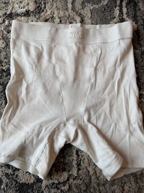 SKIMS White Ribbed Lounge Short